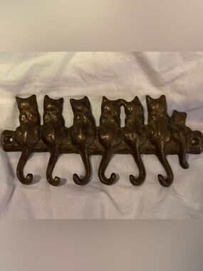 Like New Solid Cast Metal Bronze 6 Cat Tails Hooks Key Holder Jewelry Wall Mount